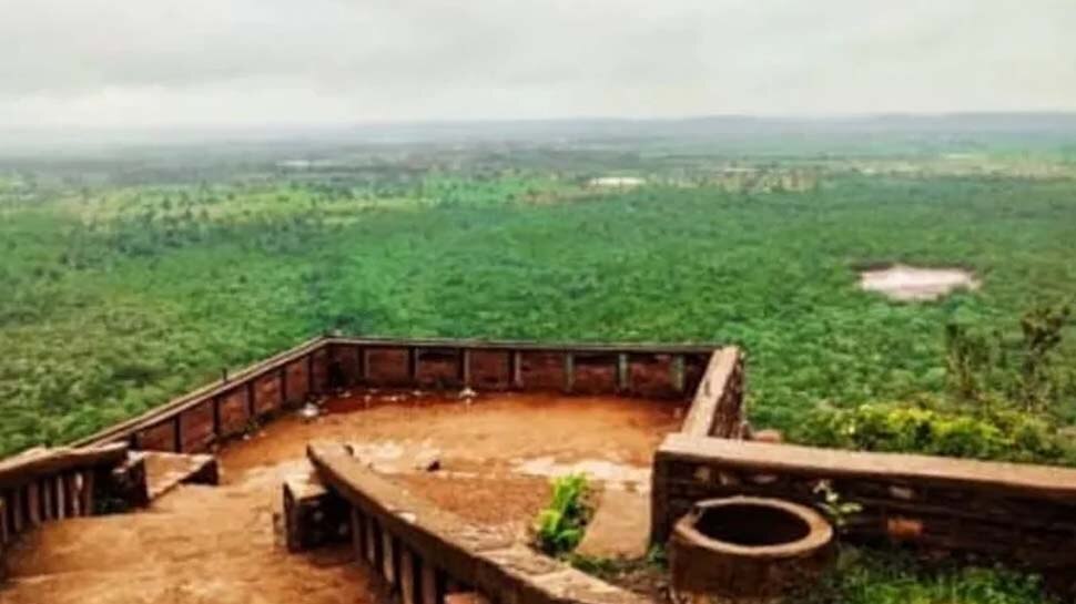 सेल्फी जिंदगी पर पड़ी भारी! हुआ कुछ ऐसा अचानक गहरी खाई में गिरा युवक, मौत