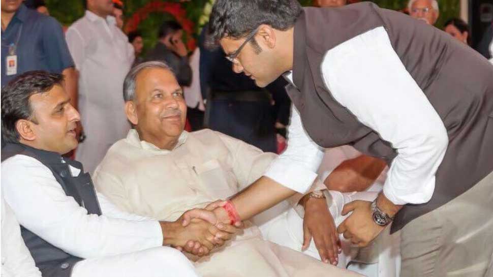 सपा के मजबूत किले में BJP की सेंधमारी, CM योगी के साथ आएंगे मुलायम के करीबी सुखराम यादव!