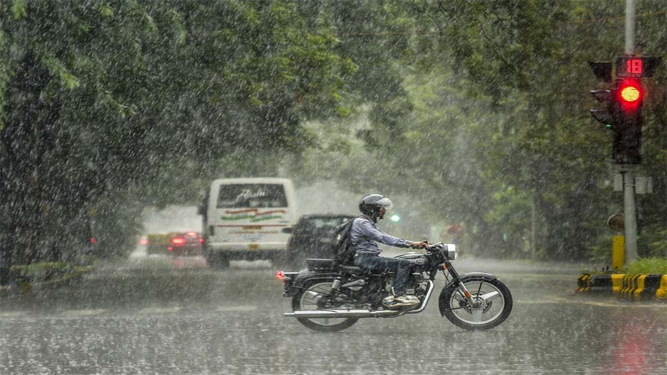 दिल्ली समेत मुल्क के कई रियासतों में भारी बारिश; तापमान में आई गिरावट