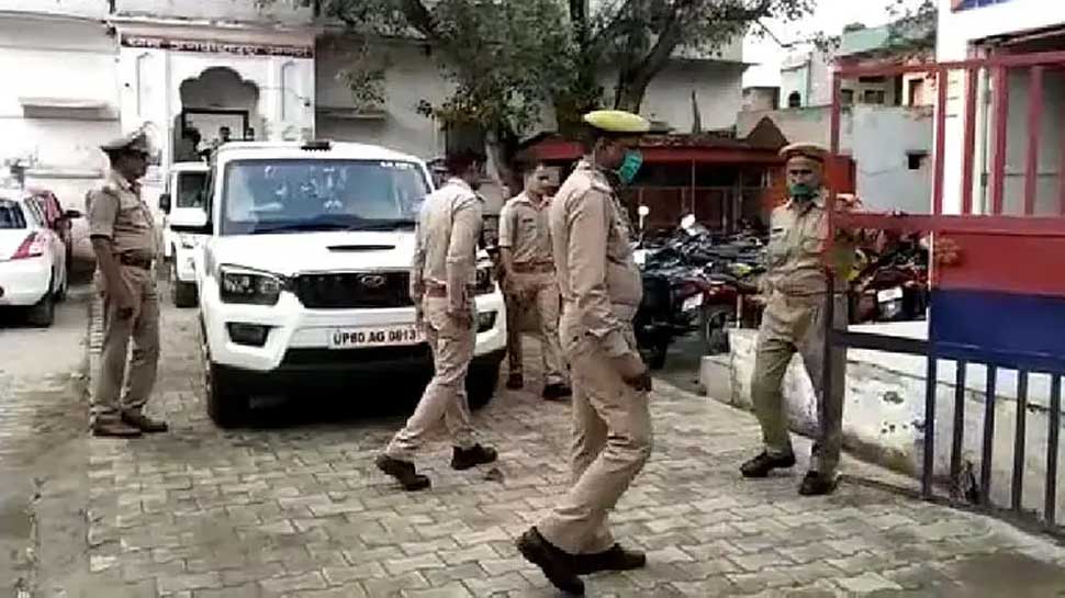 आगरा के पुलिस स्टेशन में ही हो गई सेंधमारी, मालखाने से 25 लाख रुपए और दो पिस्टल ले उड़े चोर