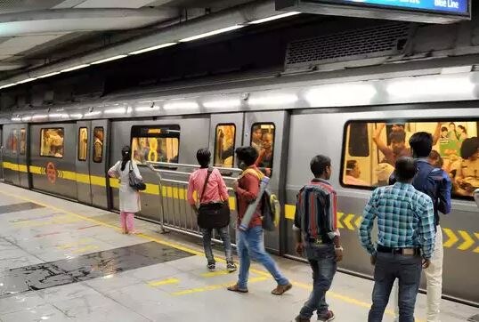 Delhi Metro: दिल्ली मेट्रो की इस लाइन में मिल रहा Free Wi-Fi, इस तरह चुटकियों में करें कनेक्ट