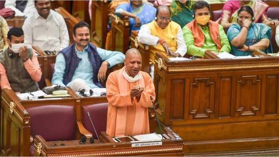 CM Yogi sarcastically advised Ramgovind Chaudhary to eat black carrot Halwa in Special session of UP Assembly | सदन में CM योगी ने जमकर छोड़े व्‍यंग्‍य वाण, रामगोविंद को दी काले गाजर