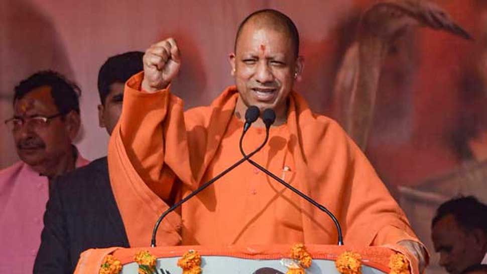 सपा के संस्थापक सदस्य की जन्म शताब्दी कार्यक्रम में शामिल हुए CM योगी, इशारों में अखिलेश पर साधा निशाना