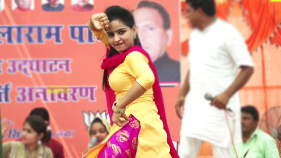 Haryanvi Dance: हरियाणवी डांसर ने स्टेज पर लगाए ऐसे ठुमके, सपना चौधरी को भूल जाएंगे आप