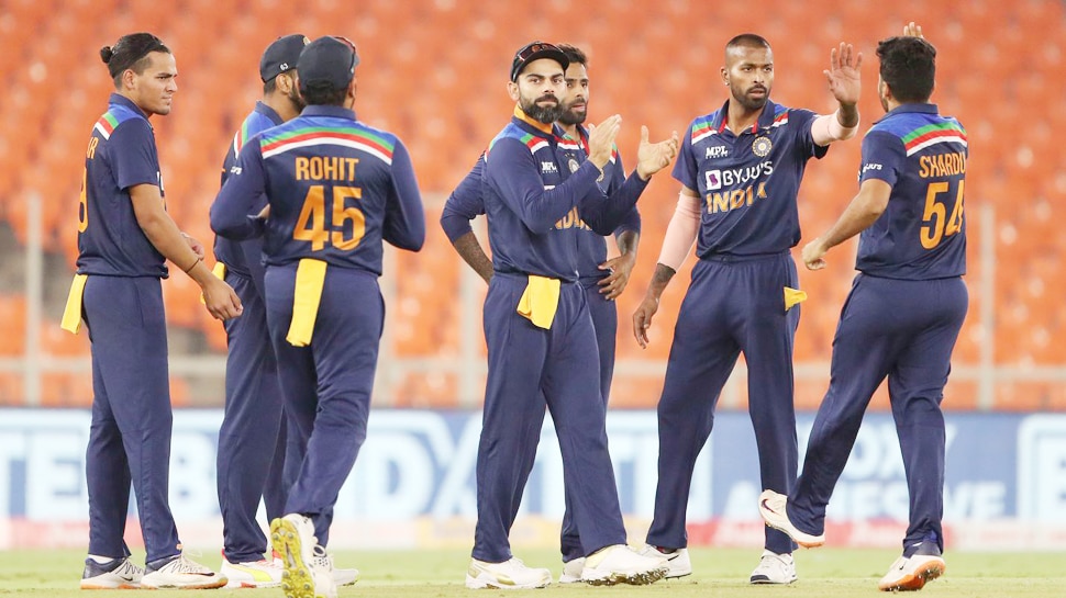 T20 वर्ल्ड कप से चहल की छुट्टी करने वाले खिलाड़ी की निकली हवा, इंग्लैंड के बल्लेबाजों ने जमकर लूटा