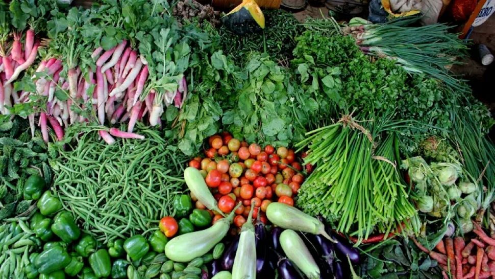 Vegetable Price Hike: महंगाई ने बिगाड़ा देश भर की थाली का जायका, 100 रुपये में मिल रहा धनिया का 1 बंडल