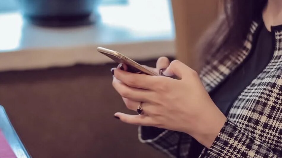 Smartphone खरीदते वक्त भारतीय सबसे पहले देखते हैं फोन में यह चीज, नई रिसर्च ने किए चौंकाने वाले खुलासे