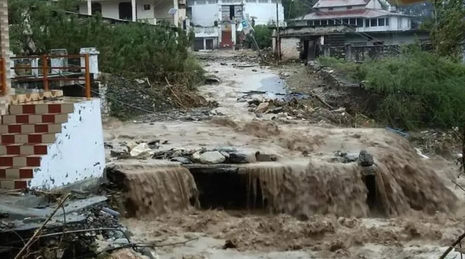 उत्तराखंड: बढ़ी मृतकों की संख्या, कई इलाकों में अब भी राहत अभियान का इंतजार