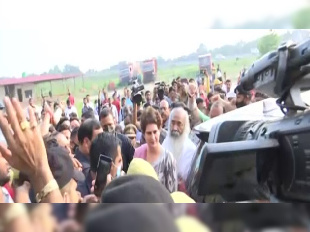 मृतक के परिवार से मिलने जा रही कांग्रेस नेता प्रियंका गांधी वाड्रा को पुलिस ने हिरासत में लिया.