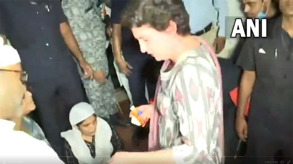 प्रियंका गांधी आगरा के लिए रवाना; रास्ते में गाड़ी रोककर सड़क हादसे में जख्मी महिला को दिया first aid
