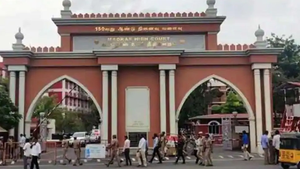 कोर्ट ने पुलिस ऑफिसर से पूछा-सीनियर कहेगा तो क्या मर्डर कर दोगे?