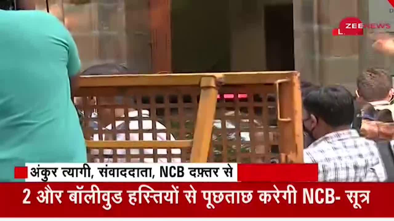 पिता चंकी पांडे के साथ NCB दफ्तर पहुंचीं अनन्या पांडे