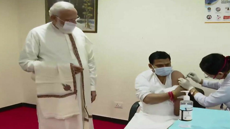 वाराणसी के अरुण राय को लगा 100 करोड़वां टीका, PM मोदी से मुलाकात में कही ये बात