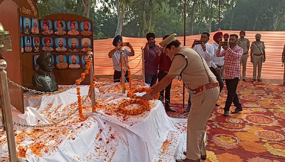 ਪੁਲਿਸ ਸ਼ਹੀਦੀ ਦਿਨ 'ਤੇ ਮੋਗਾ ਦੀ ਪੁਲਿਸ ਲਾਈਨ ਵਿੱਚ ਐਸਐਸਪੀ ਮੋਗਾ ਵੱਲੋਂ ਸ਼ਹੀਦਾਂ ਨੂੰ ਦਿੱਤੀ ਗਈ ਸ਼ਰਧਾਂਜਲੀ