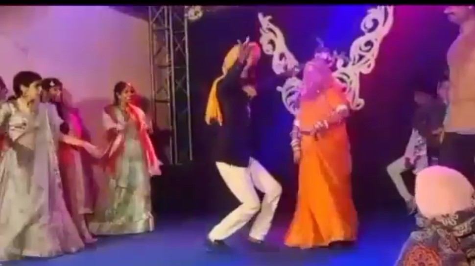 Devar Bhabhi News: रजवाड़े अंदाज में देवर ने किया भाभी संग जबरदस्त डांस, देखकर आप भी झूम उठेंगे