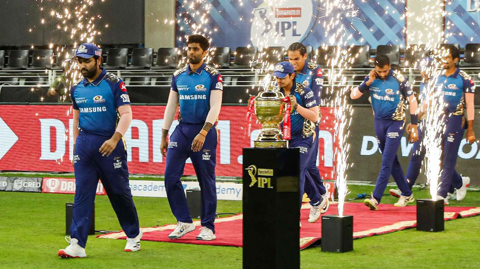 IPL 2022 Mega Auction से पहले Mumbai Indians तीन स्टार प्लेयर्स को करेगी रिटेन! इस 'मैच विनर' को लगेगा झटका?