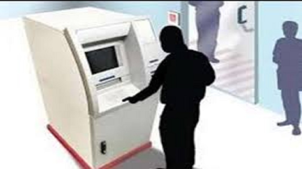 पटना में अपराधी बेखौफ! पुलिस के सामने उखाड़ ले गए ATM