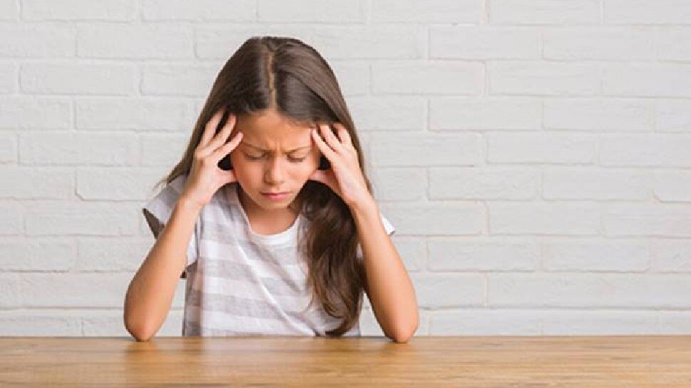 Child Care Tips: आपका बच्चा भी करता है सिर दर्द की शिकायत तो तुरंत करें ये काम, वरना बढ़ सकती है परेशानी