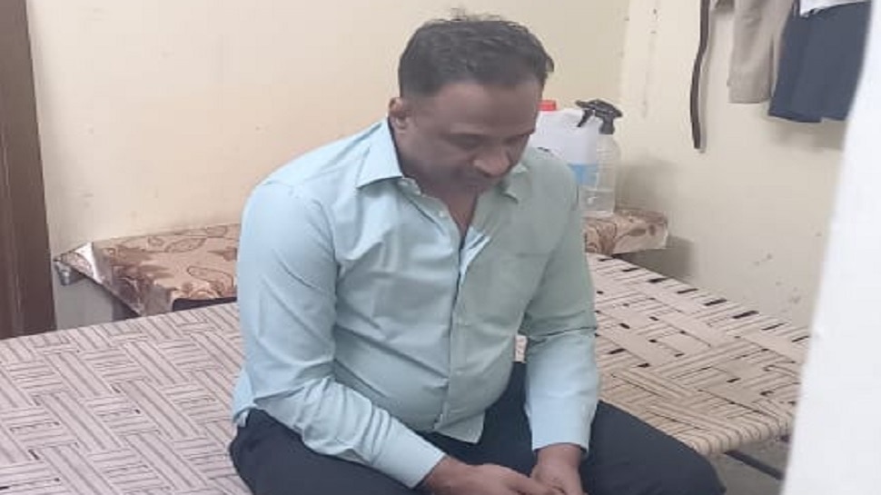 जयपुर में थानाधिकारी 10 हजार की रिश्वत लेते गिरफ्तार, आवास एवं अन्य ठिकानों की तलाशी जारी