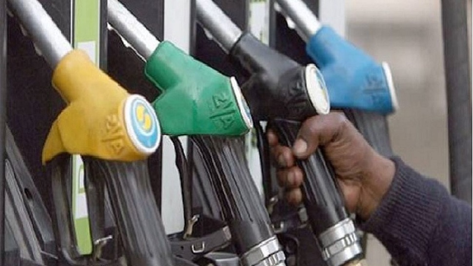 Petrol Diesel Price: तेल की कीमतों में बढ़ोतरी की हैट्रिक, फिर बढ़े पेट्रोल और डीजल के दाम, जानें लखनऊ में आज के रेट