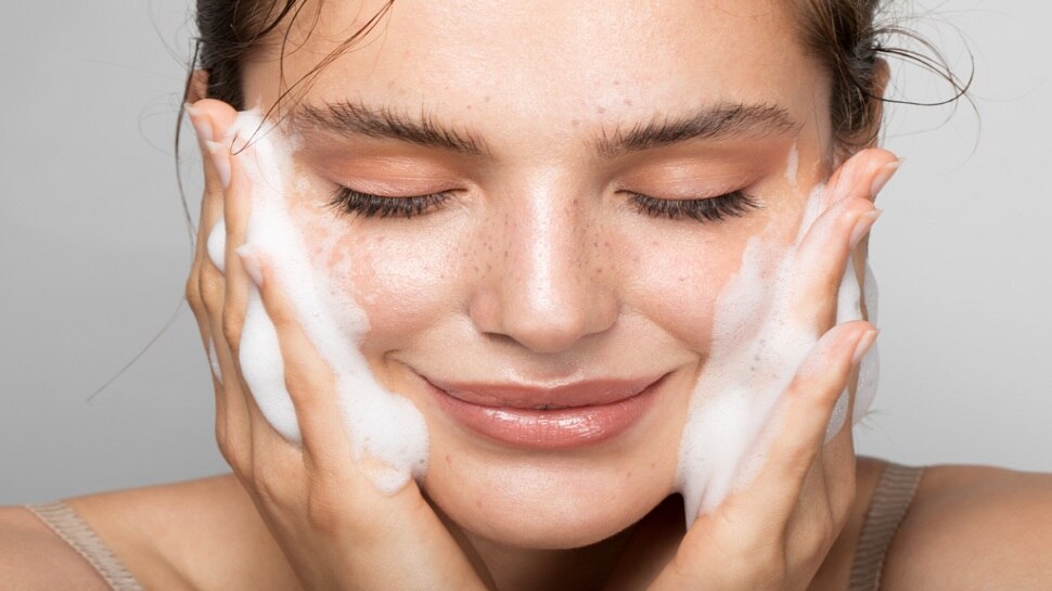 Skin Care: सुबह उठकर चेहरे को दें सिर्फ 10 मिनट, ये टिप्स बदल देंगे रंग-रूप, चमक जाएगा चेहरा
