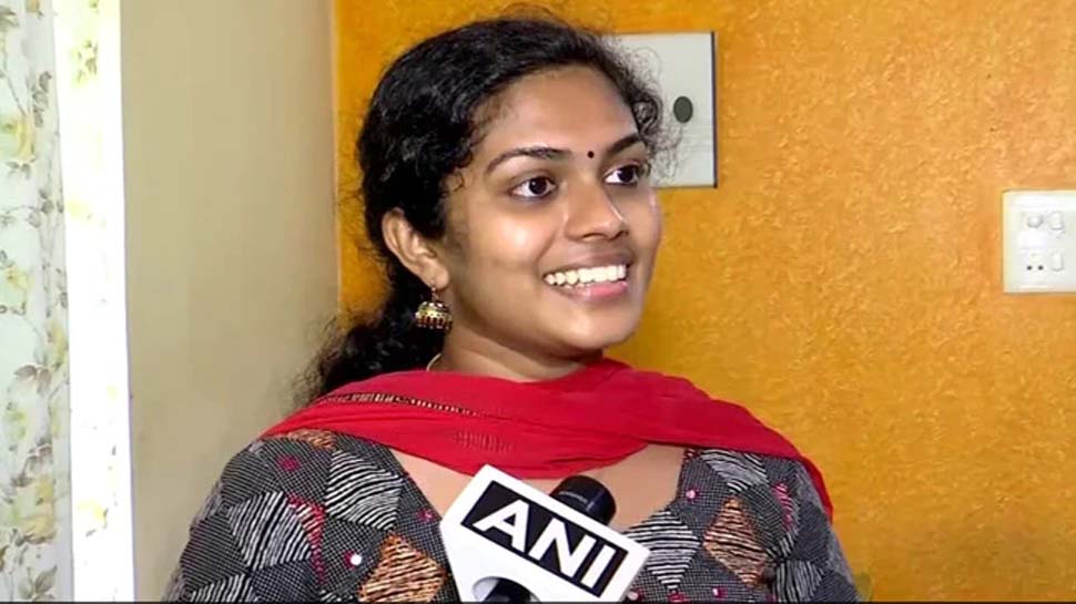 Success Story: गरीबी भी नहीं तोड़ पाई हौसला, UPSC की परीक्षा पास कर मजदूर की बेटी बनी IAS