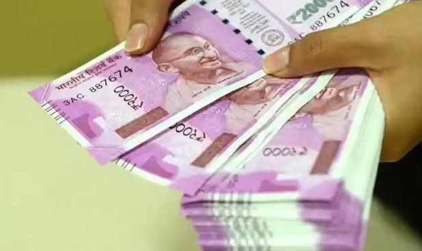 7th Pay Commission: 3 फीसदी DA Hike के बाद कर्मचारियों की सैलरी में 7966 रुपये प्रतिमाह का इजाफा, जानिए पूरा गणित