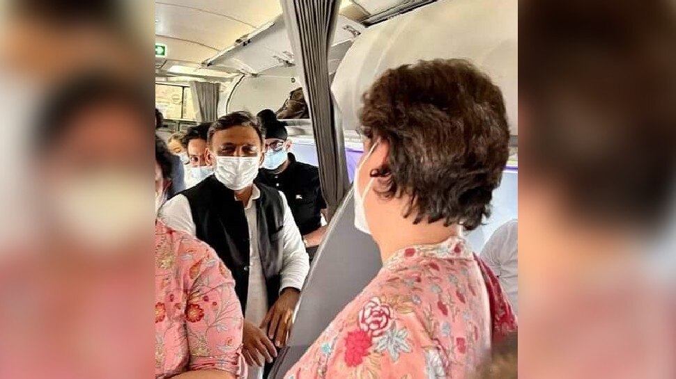 फ्लाइट में हुआ अखिलेश-प्रियंका का सामना: बतियाए, मुस्कुराए, साथ सफर किया, फिर अलग-अलग रास्ते