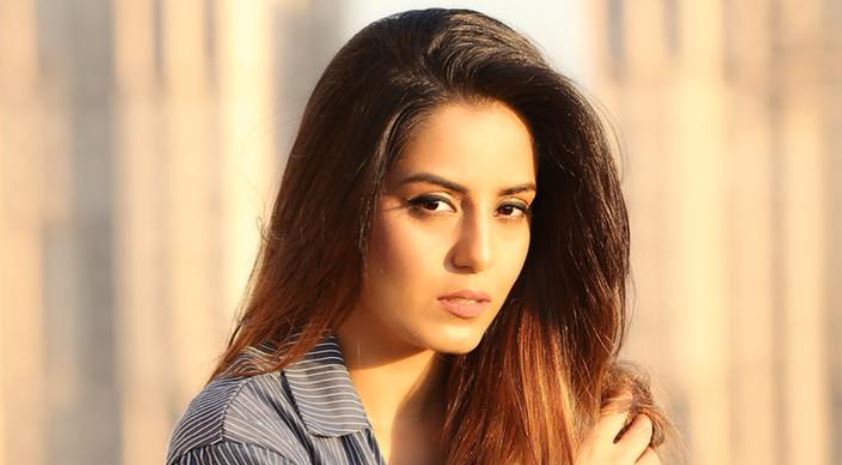 Tv Actress Srishty Rode shares her bold photoshoot on terrace goes ...