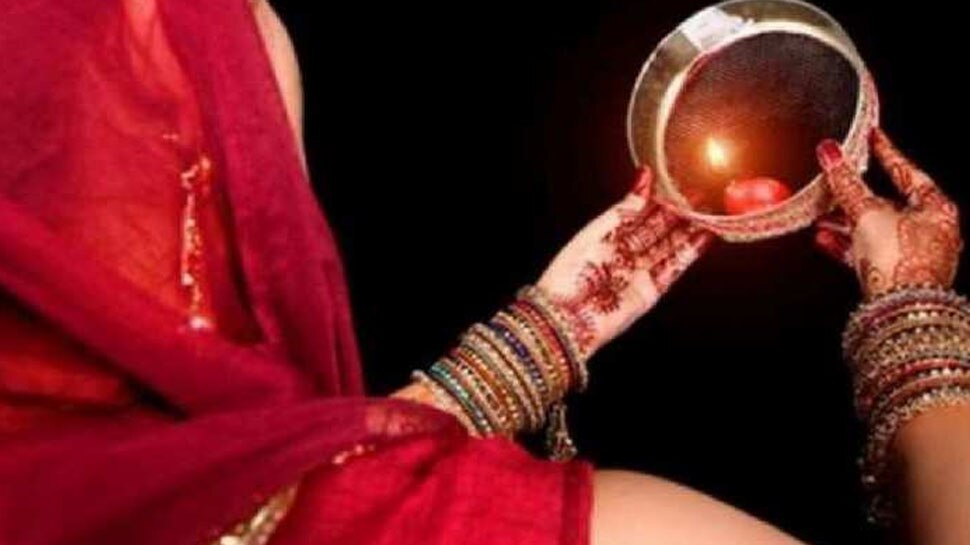 Karva Chauth 2021: करवा चौथ पर हमेशा छलनी से ही क्यों देखा जाता है चांद?