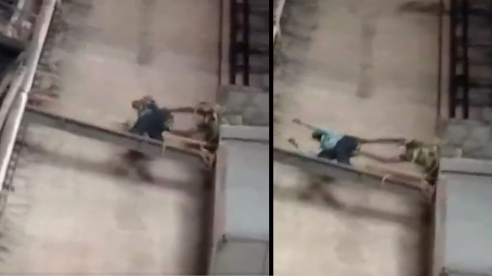 चिमनी में फंस गए थे वर्कर्स, जान दांव पर लगाकर CISF के जवान ने ऐसे बचाया; देखें वीडियो