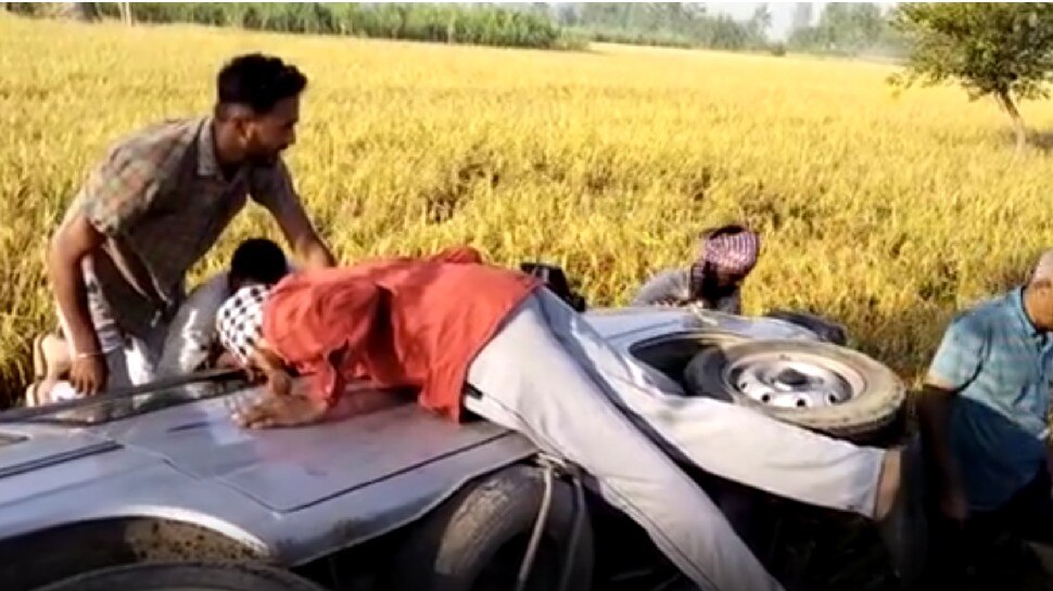 पेड़ से टकरा कर पलटी बच्चों से भरी वैन: 6 मासूम घायल, ड्राइवर पहले भी कर चुका है ऐसी लापरवाही