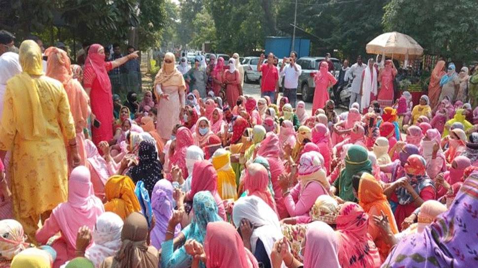 ਆਂਗਨਵਾੜੀ ਵਰਕਰਾਂ ਨੇ ਸੁਖਮਨੀ ਸਾਹਿਬ ਦਾ ਪਾਠ ਕਰਕੇ ਸਰਕਾਰ ਖਿਲਾਫ਼ ਕੀਤਾ ਰੋਸ ਪ੍ਰਦਰਸ਼ਨ