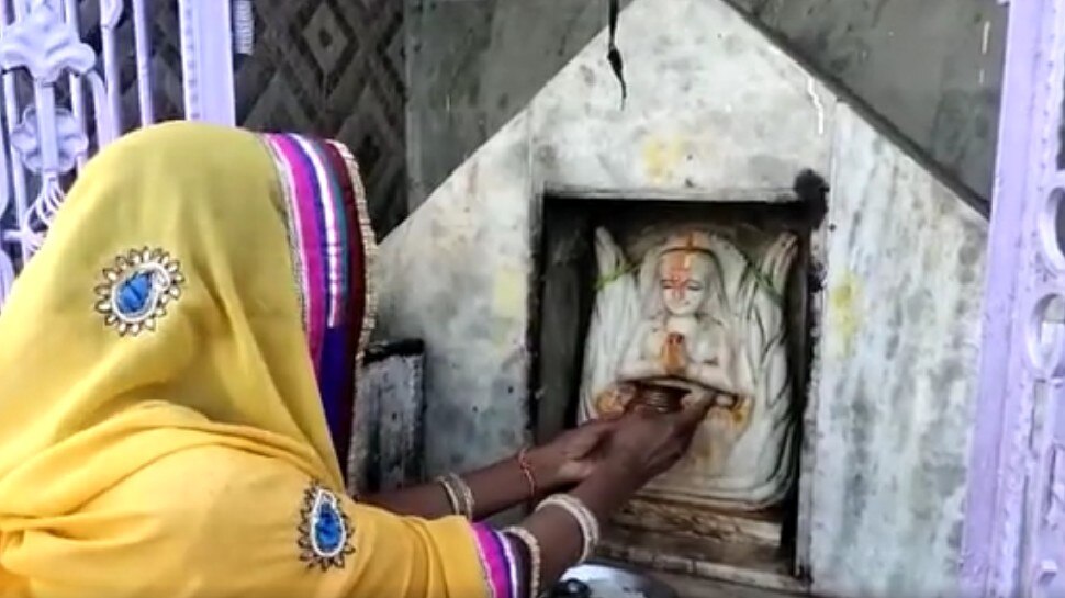 भय, श्राप या परंपरा: UP के इस गांव की महिलाएं नहीं मनातीं करवाचौथ, व्रत रखने पर उजड़ जाता है सुहाग