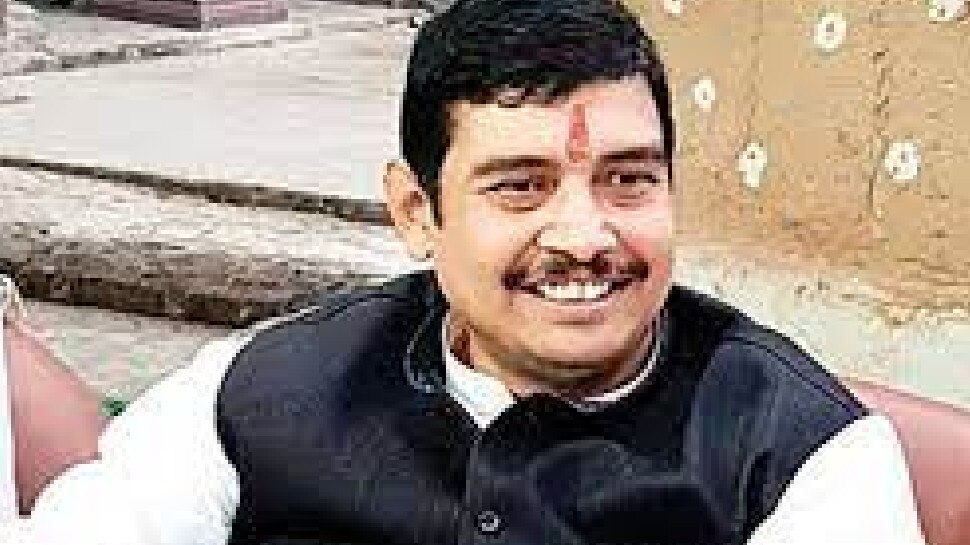 बसपा सासंद की बढ़ी मुश्किलें: दुष्कर्म के आरोपी अतुल राय पर लगा गैंगस्टर, जब्त होगी संपत्ति