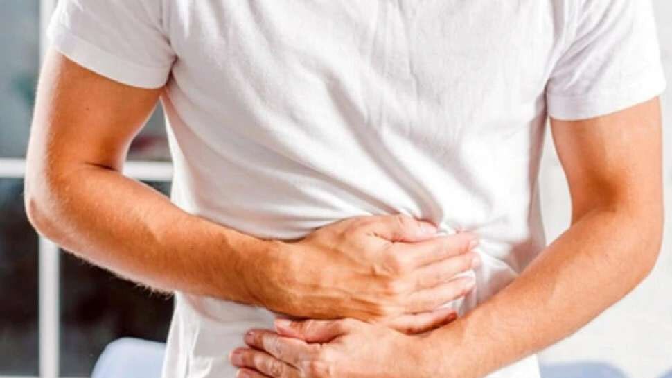 Digestion Problem: पाचन में गड़बड़ी के इन 4 लक्षणों को न करें इग्नोर, हो सकते हैं जानलेवा बीमारी के संकेत