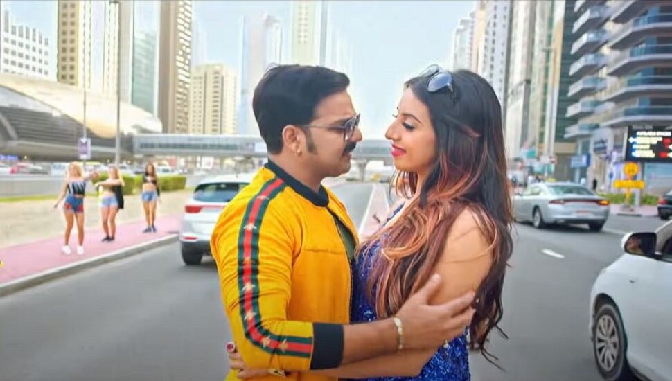 Pawan Singh ने Priyanka Singh से कहा 'शार्ट ड्रेस में हॉट लागेलु', Video वायरल