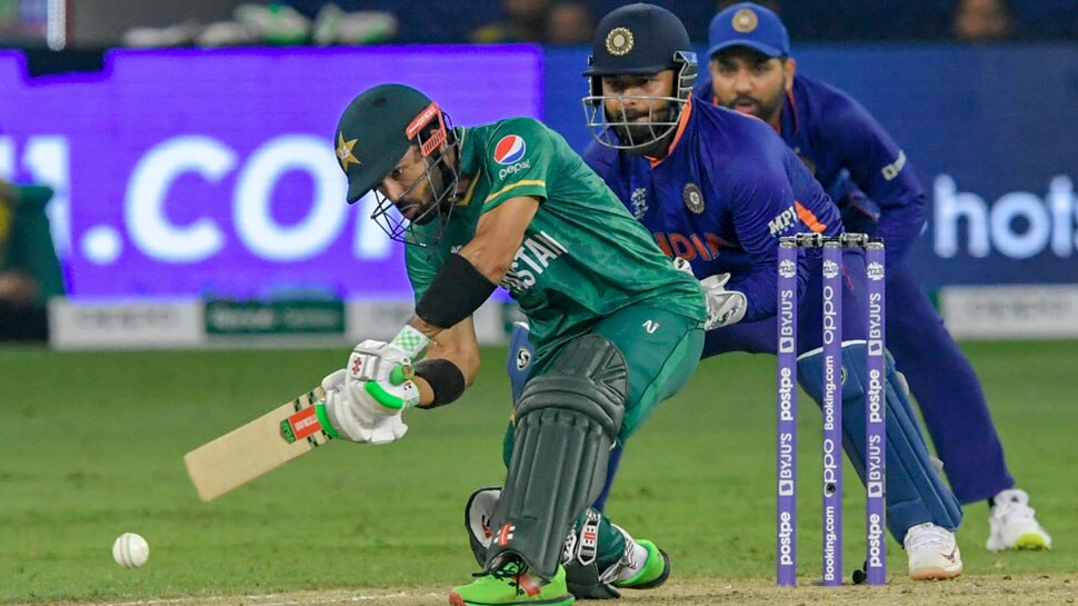 IND vs PAK: पाकिस्तान के आगे पस्त हुए भारतीय गेंदबाज, 10 विकेट से गंवाया मैच