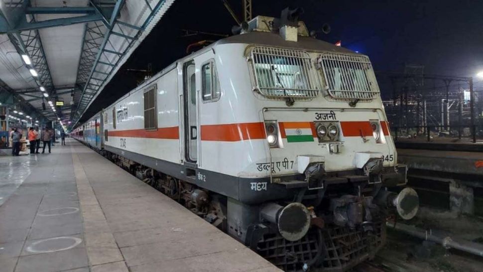 Indian Railways: ट्रेन यात्रियों को रेल मंत्रालय ने दी ये सलाह, सफर पर जाने से पहले जान लें ये नियम