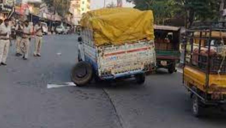 पहले मारा धक्का फिर छाती पर चढ़ा दी पिकअप, हादसे में ट्रैफिक पुलिसकर्मी की मौत