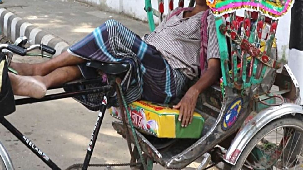 रिक्शा चालक को चुकाने होंगे 3 करोड़ रुपये! इनकम टैक्स विभाग ने भेजा नोटिस, जानें पूरा मामला