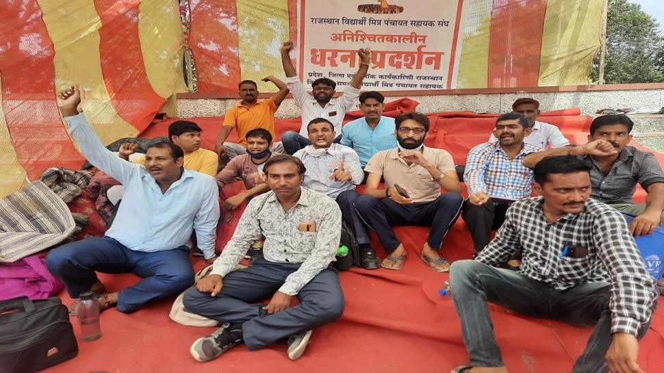 14 साल बाद भी पंचायत सहायक नहीं हुए नियमित, अब फिर से खोला सरकार के खिलाफ मोर्चा