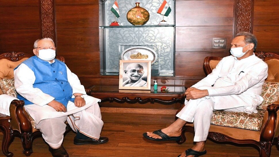 CM Gehlot की राज्यपाल कलराज मिश्र से मुलाकात, सियासी हलकों में चर्चाएं शुरू