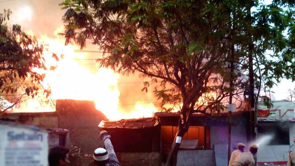 दिल्ली की ओल्ड सीमापुरी इलाके में एक घर में लगी भीषण आग, दम घुटने से चार लोगों की मौत