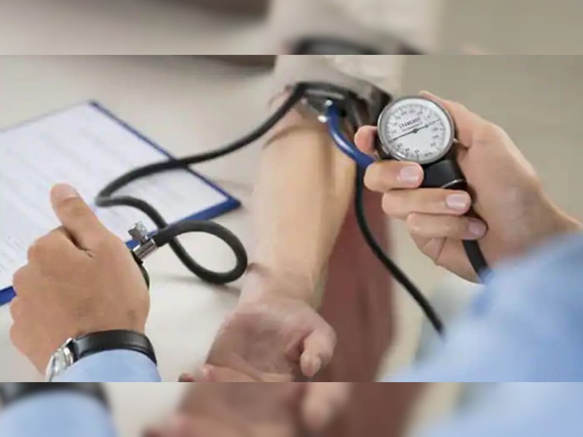 High Blood Pressure: आपकी ये आदतें बढ़ा देती हैं हाई ब्लड प्रेशर का रिस्क, तुरंत करें ये उपाय 