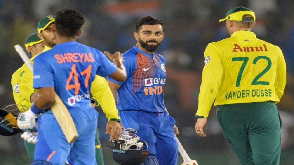 T20 World Cup 2021 के बीच इस खिलाड़ी ने किया सभी को हैरान, अचानक पूरे टूर्नामेंट से हुआ बाहर