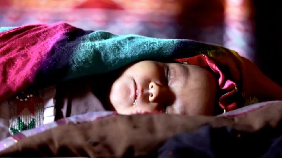 बेबस मां ने 37 हजार में किया बच्ची का सौदा, ताकि दूसरे बच्चों का पेट भर सके