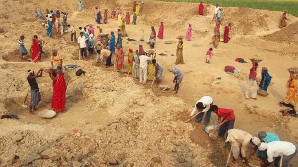 एक बार फिर MGNREGA श्रमिकों की दीवाली रहेंगी फीकी, 1 अरब 90 करोड़ रुपये का भुगतान बाकी