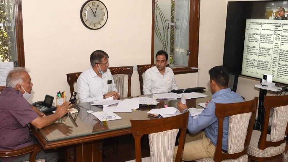 इन्फ्रा प्रोजेक्टस पर वन विभाग की अनुमति के लिए बेहतर समन्वय करें- CS Niranjan Arya