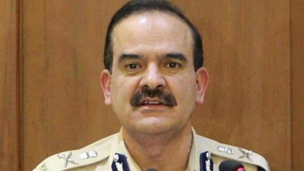 पूर्व पुलिस कमिश्नर परमबीर सिंह की मुश्किलें बढ़ीं, गैर जमानती वारंट जारी